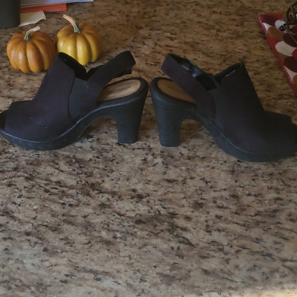 Open toe heels - Picture 2 of 3